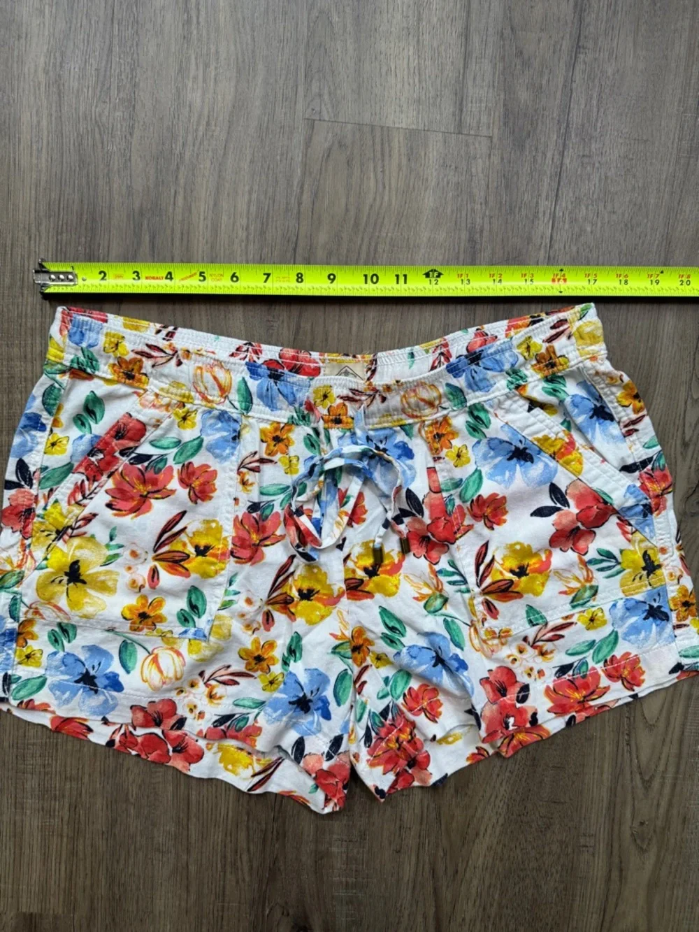 St. John's Bay White Floral Drawstring Linen Shorts - Size Extra Large - Picture 3 of 11